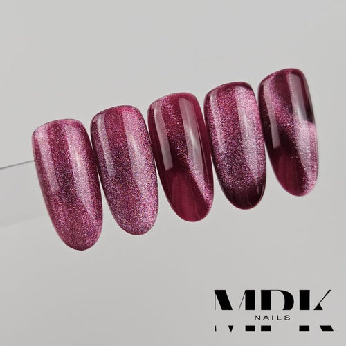 Bild 1 in Galerieansicht laden. Cat Eye Gel Polish Metallic Berry