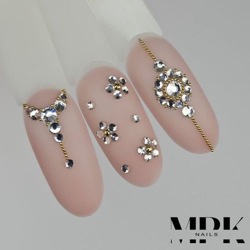 Bild 1 in Galerieansicht laden. 1440x Luminous Stars Strass Magnifico 1,8mm (SS5) + Schale
