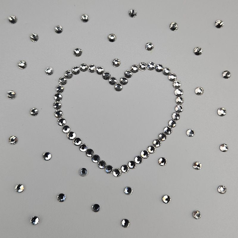 1400x Luminous Stars Strass Magnifico 2,4mm + Schale